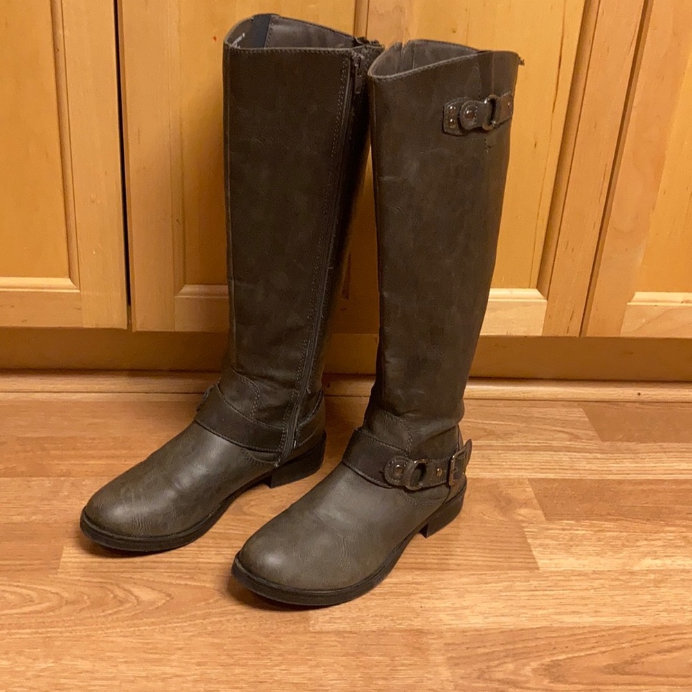 Madden Girl gray boots size 7